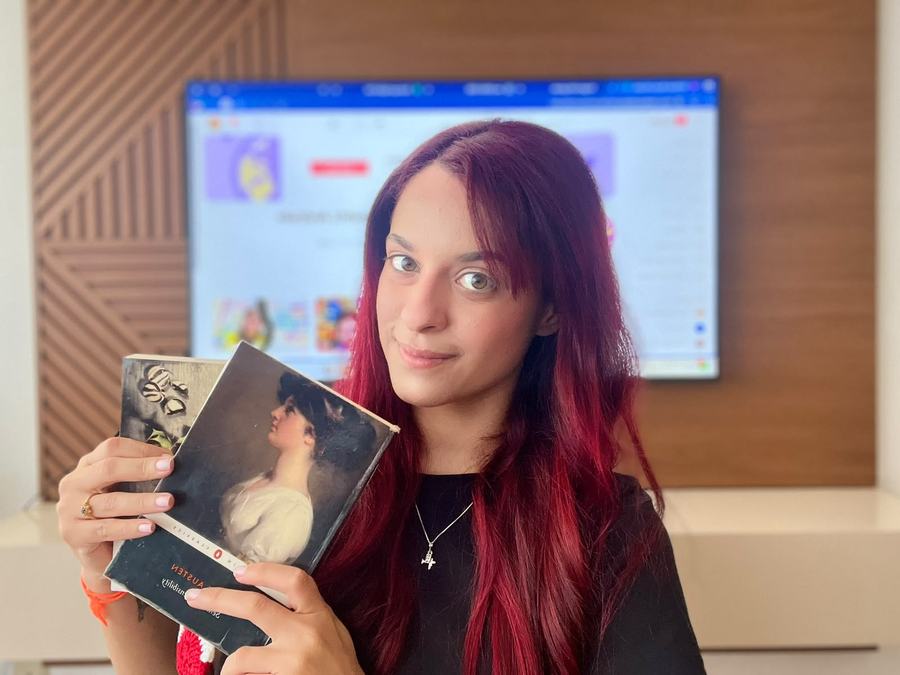 Beatriz holding Jane Austen novels